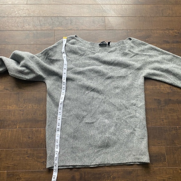 Theory Merino Wool Grey Asymmetrical sweater - Picture 4 of 13